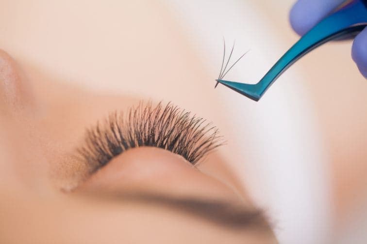 Hybrid Cat Eye Eyelash Extensions (Complete Guide) eyelash extensions hybrid cat eye