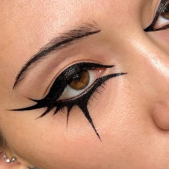9 Best Goth Eyeshadow Palettes That Redditors Swear By halloween graphic liner