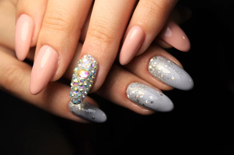 nail design ideas with glitter​