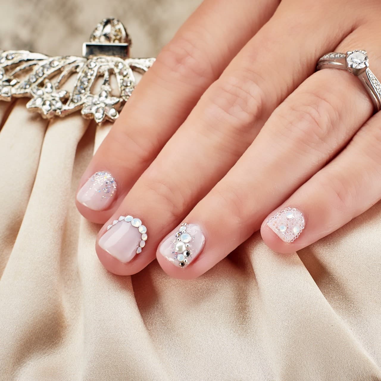 pink nail designs with rhinestones​