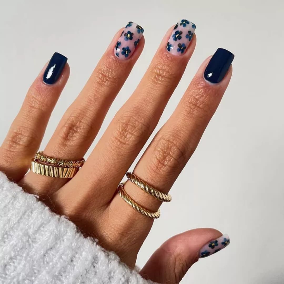 retro flower nail designs​