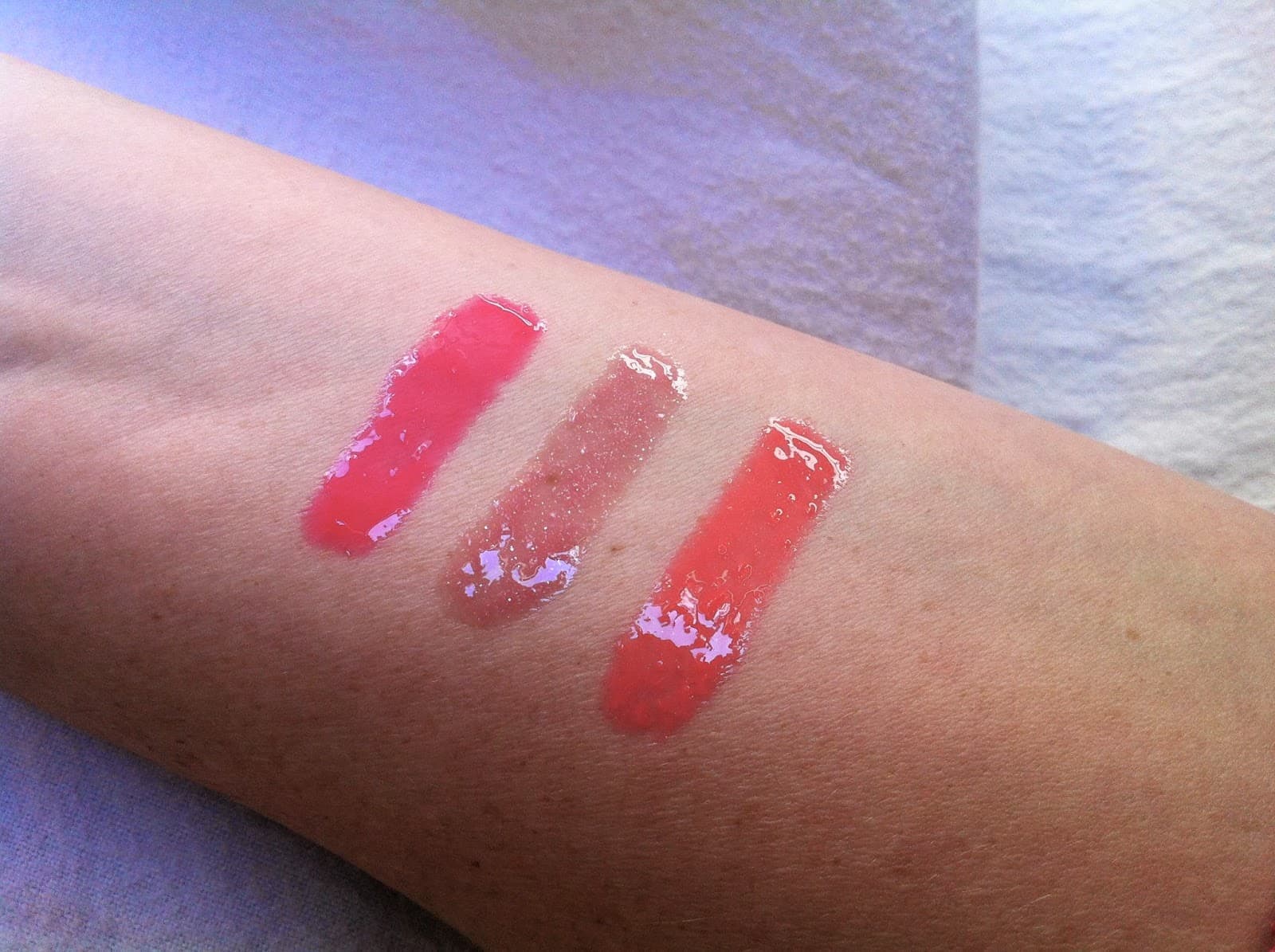 Essence XXXL Shine Lip Gloss essence xxxl shine swatches